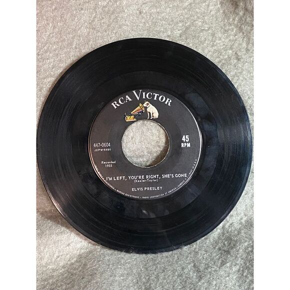RCA Victor Vintage Vinyl 45 RPM‎ Record - Elvis Presley 'Baby Let's Play House' - Picture 3 of 4